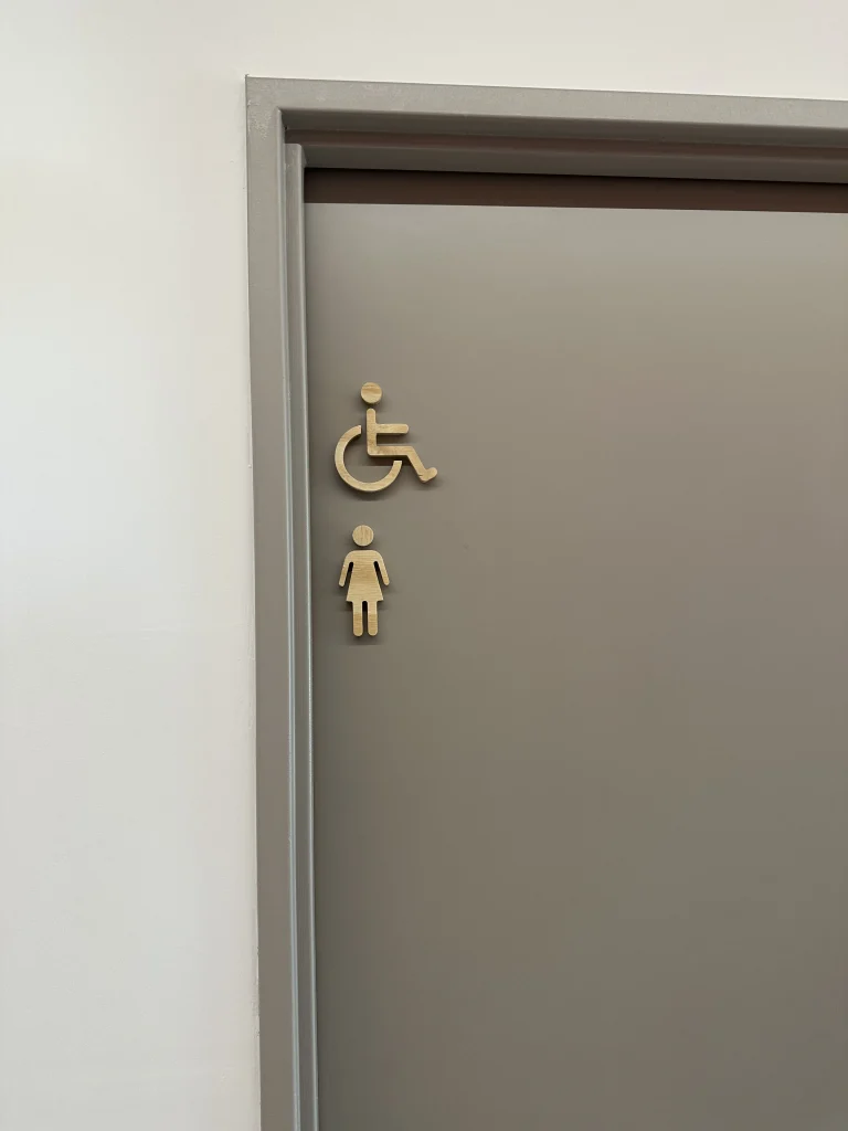 Pictogrammes sanitaires accessibles, école Port-Marianne